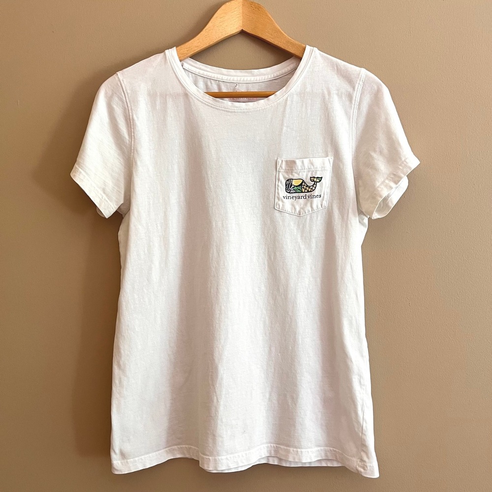 Vineyard Vines White Pineapple Whale Graphic Pocket Preppy T-Shirt Womens Small